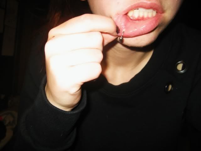 lip piercing: infection or healing?